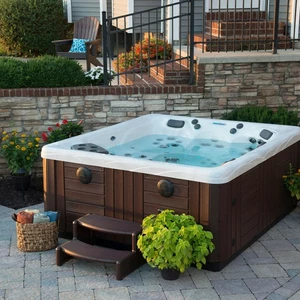 Photo of hot tub in yard