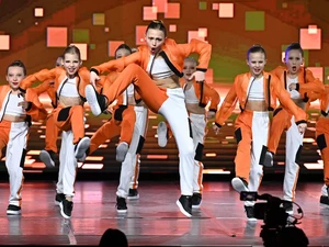 Hip top performance at Showstopper Dance Competition