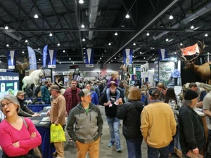 Hall E filled with attendees at the Pacific Northwest Sportsmen's Show