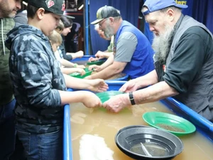 children demo gold sifting at the Pacific Northwest Sportsmen's Show