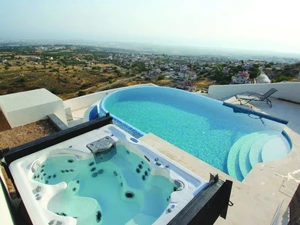 photo of hot tub & pool